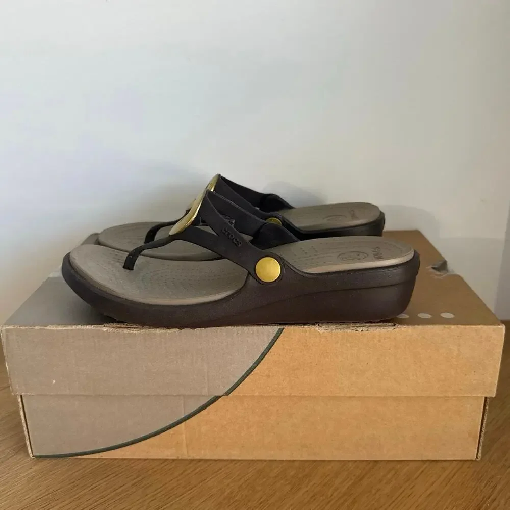 Crocs Sanrah Beveled Circle Women Wedge Sandals- SZ 7